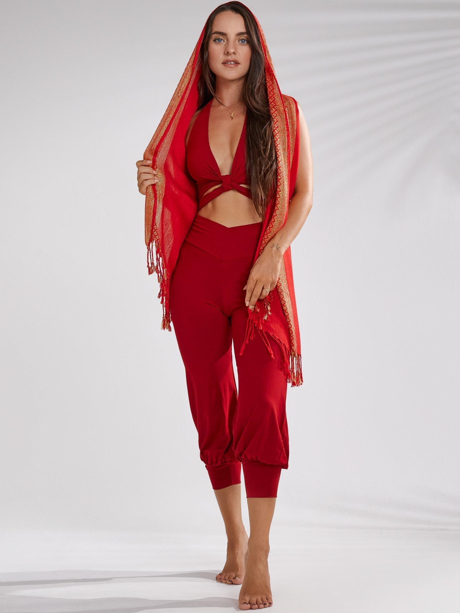 🎁 The Priestess Scarf - Red/Gold (100% off)